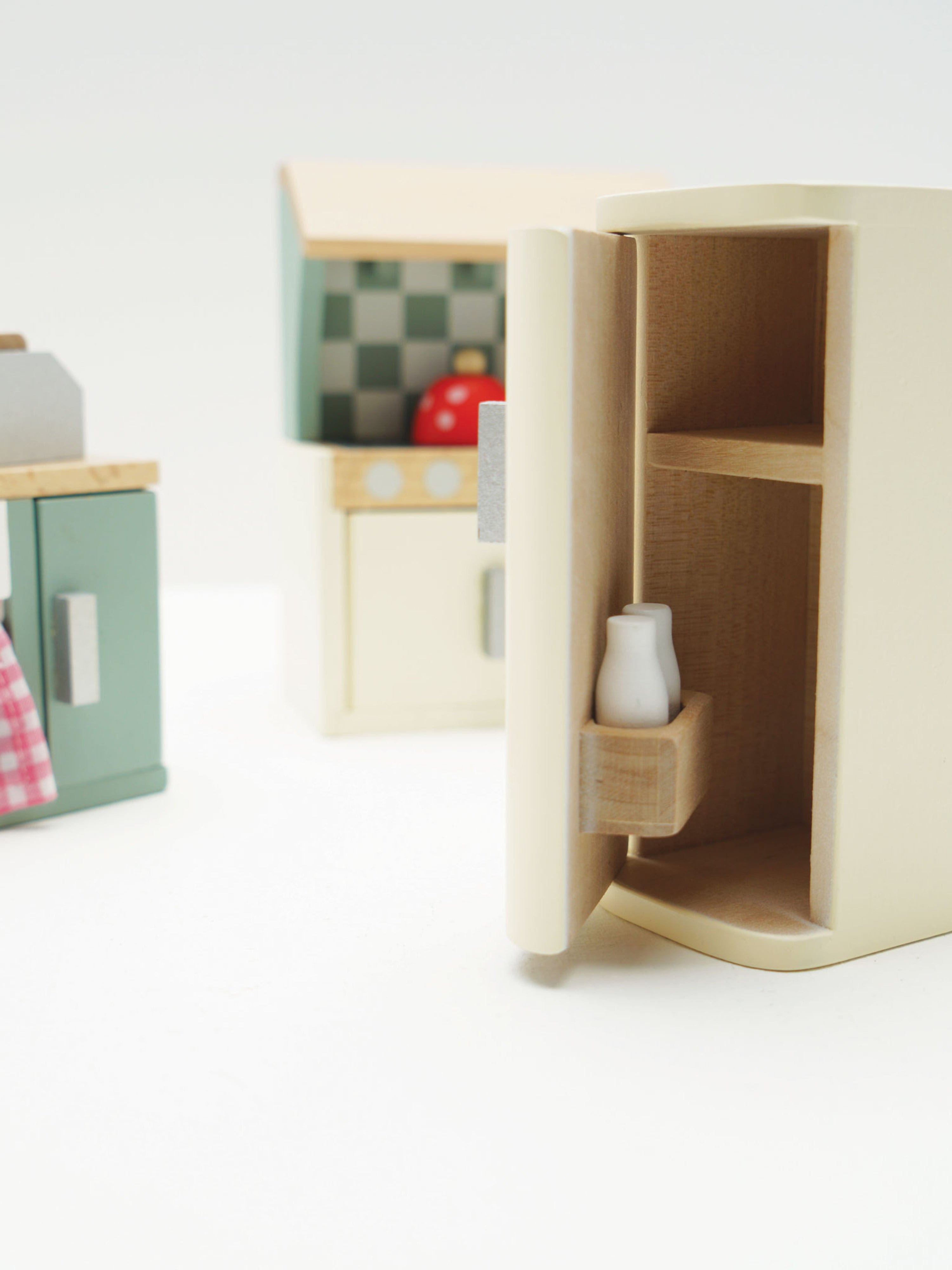 Le Toy Van Wooden Dolls House Kitchen Furniture-20 Piece (W:4.06in x D:1.02in x H:5.59in) Clearance Latest