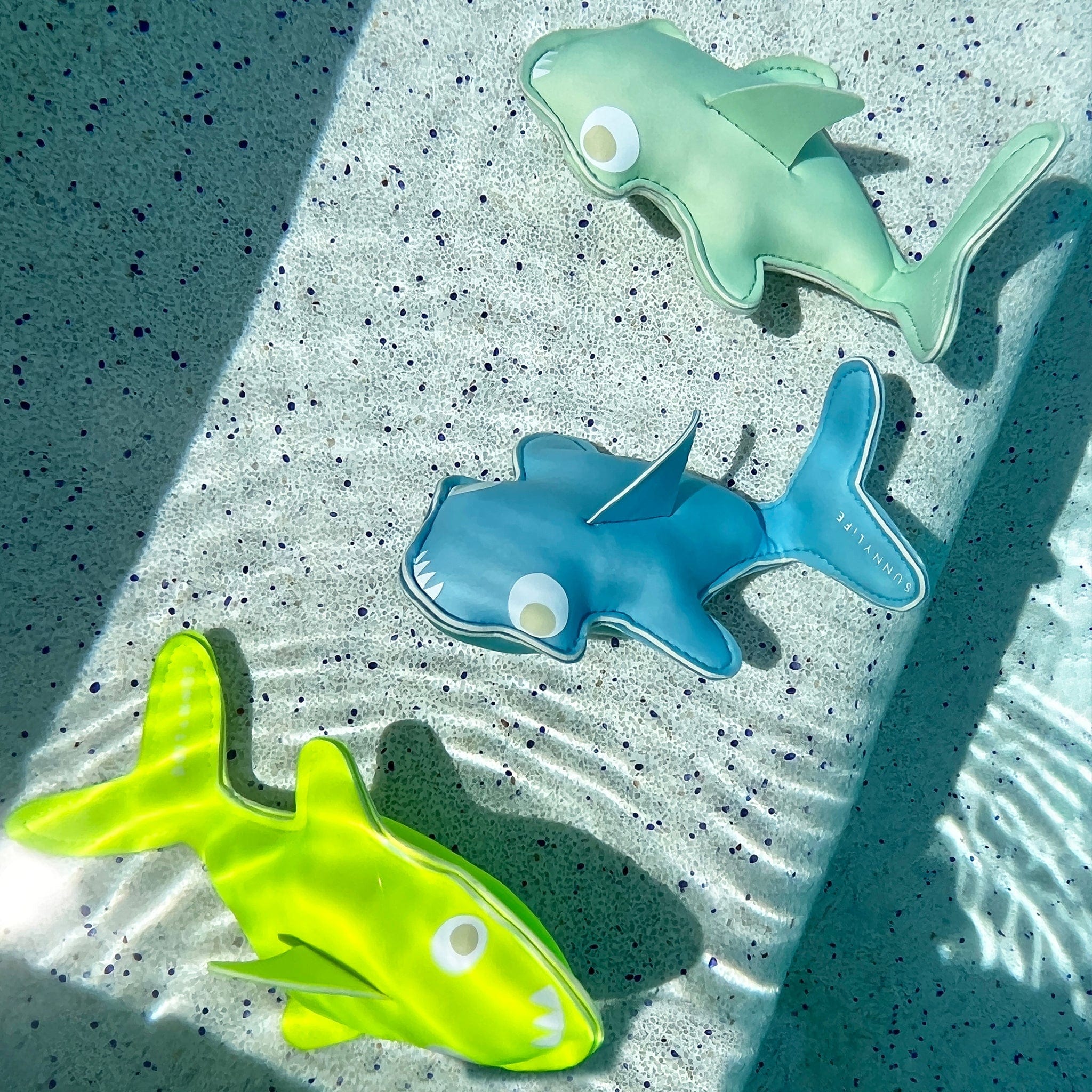 Sunnylife Kids Salty the Shark Set of 3 Dive Buddies in Multicolour (18cm) Buy Cheap Best Sale